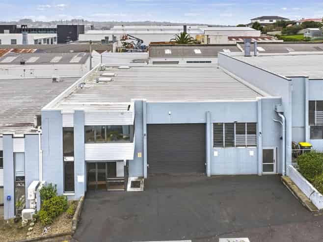 424sqm industrial – Wairau Valley