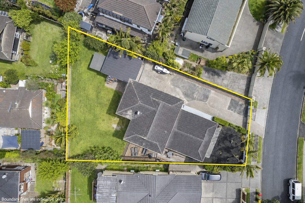 Modern home in Macleans Zone with freehold 842sqm - View 2