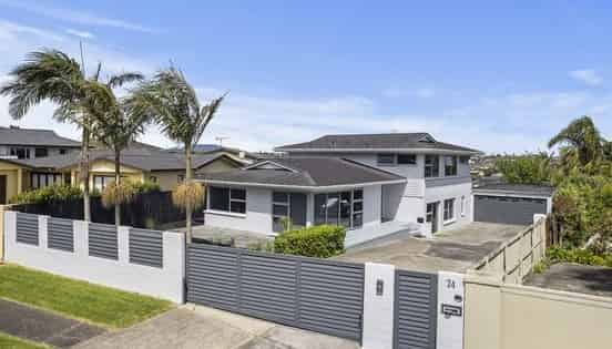 24 Gulf Crest, Bucklands Beach