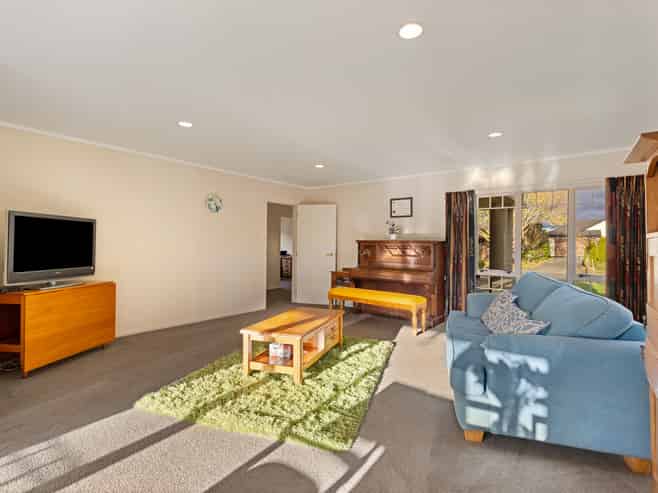 12 Washington Parade, Milson