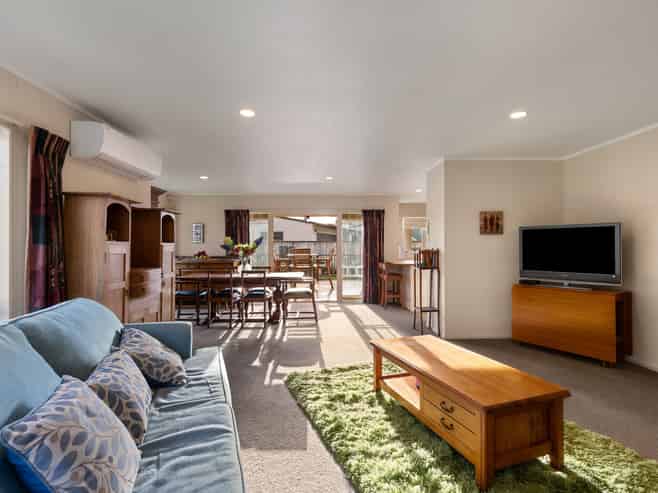 12 Washington Parade, Milson