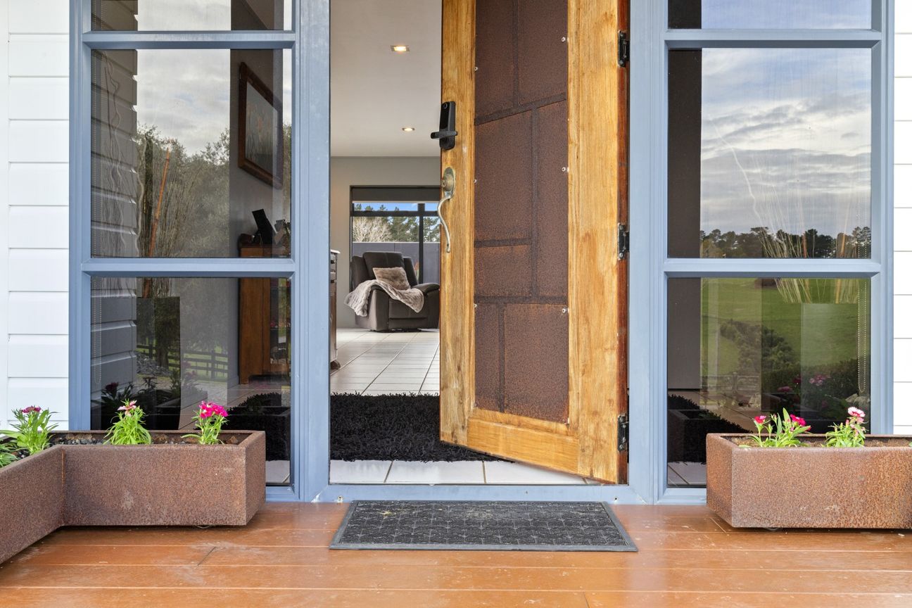 Views, home, land, shed. Done. – pohled 4