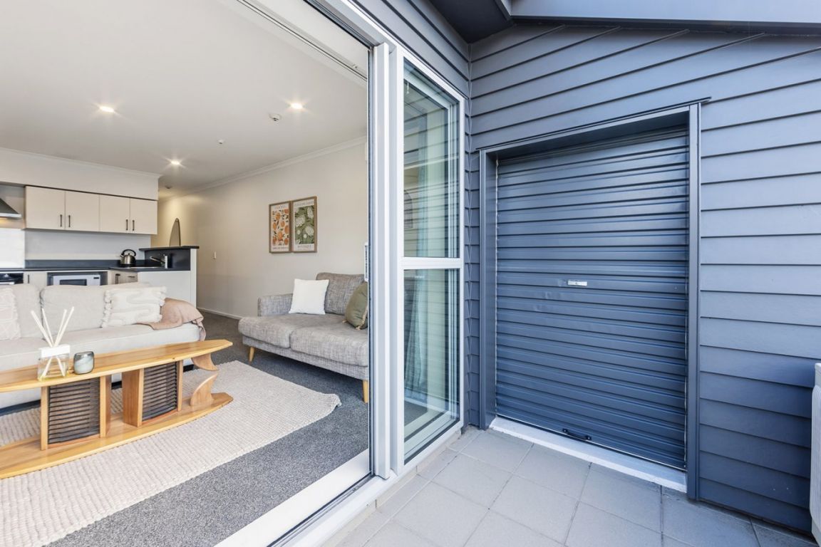 A Rare Three-Bedroom with Secure Parking - Vista 3