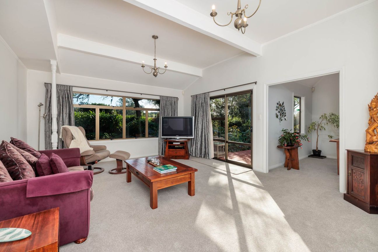 An Enchanting Estate With Supplementary Income - Mehr