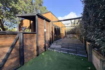 2 Ebrington Place, Strandon