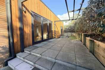2 Ebrington Place, Strandon