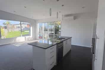 26 Pebble Beach Boulevard, Kamo