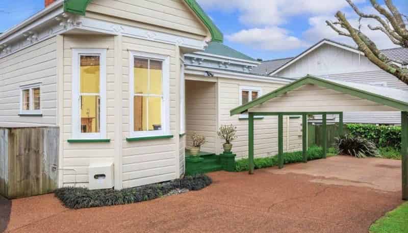 3 King Edward Avenue, Epsom