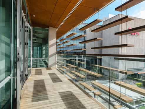 PROFESSIONAL HQ - 725M² TO 1,597M²
