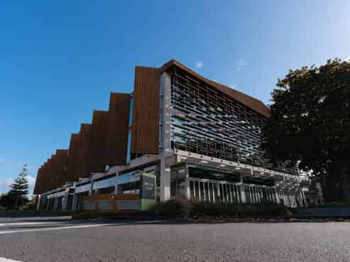 PROFESSIONAL HQ - 725M² TO 1,597M²
