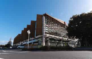 PROFESSIONAL HQ - 725M² TO 1,597M²
