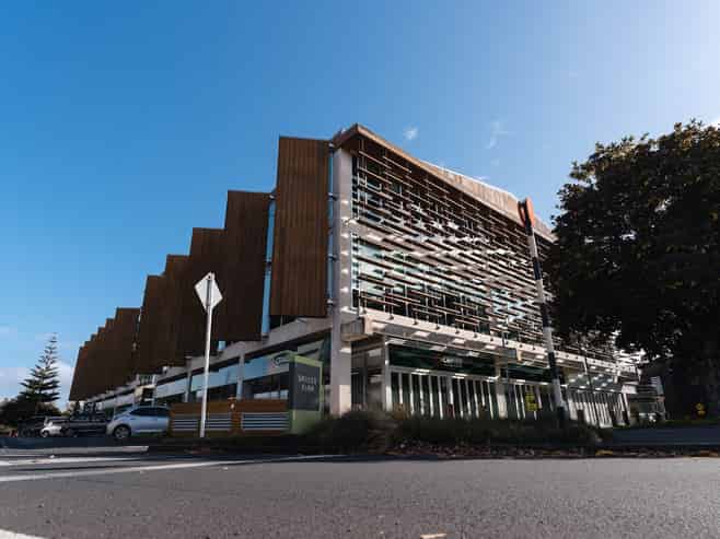 PROFESSIONAL HQ - 725M² TO 1,597M²
