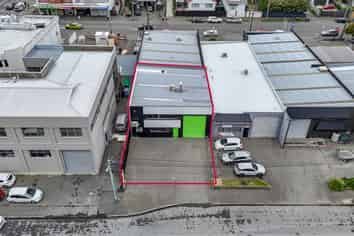 A unique city fringe owner/occupier opportunity