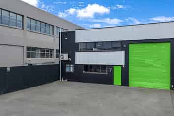A unique city fringe owner/occupier opportunity