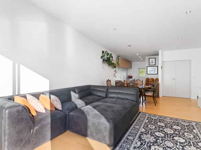 77 Saddleback Grove, Karori