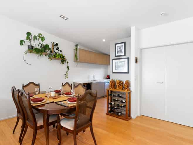 77 Saddleback Grove, Karori
