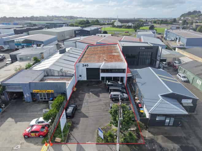 Marua Rd with Exclusive Yard 