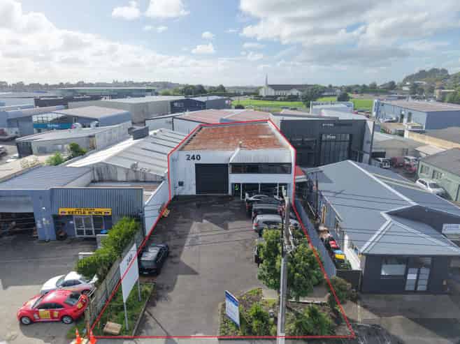 Marua Rd with Exclusive Yard 