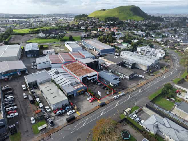 Marua Rd with Exclusive Yard 