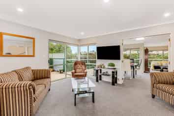 10 Glengavel Grove, Papakowhai