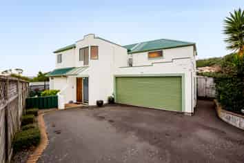 10 Glengavel Grove, Papakowhai