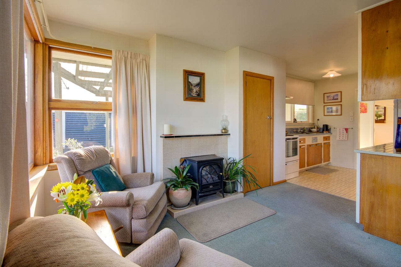 Solid 1960s Charm in a Sought-After Location - Ansicht 6