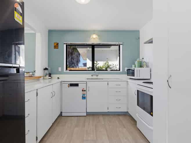 36A Heron Avenue East, Matua