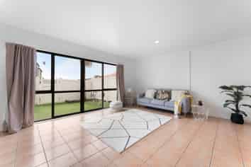 4/35 Fields Parade, Oteha