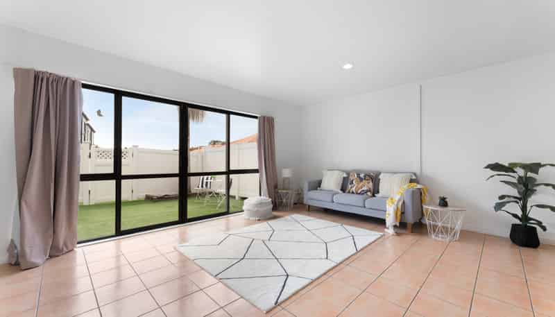 4/35 Fields Parade, Oteha