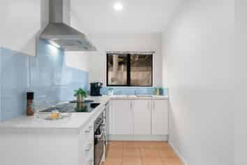 4/35 Fields Parade, Oteha