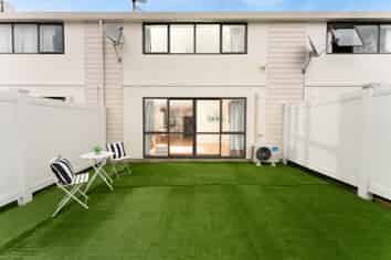 4/35 Fields Parade, Oteha