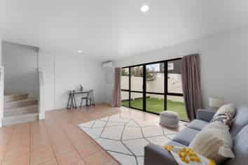 4/35 Fields Parade, Oteha