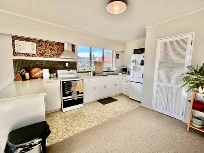 24 Kent Terrace, Taradale