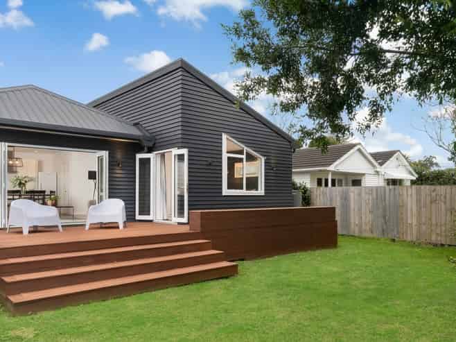 22 Taikata Road, Te Atatu Peninsula