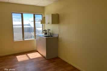 Tidy, Sunny, Warehouse/Office Unit - Sockburn