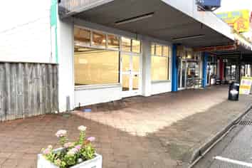 Prime commercial property in the heart of Bulls