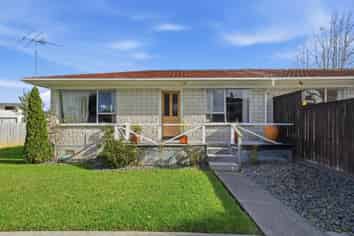 2/17 Hedge Row, Sunnyhills