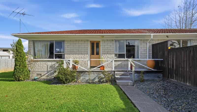 2/17 Hedge Row, Sunnyhills