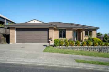 30  Cedarwood Street, Woodridge