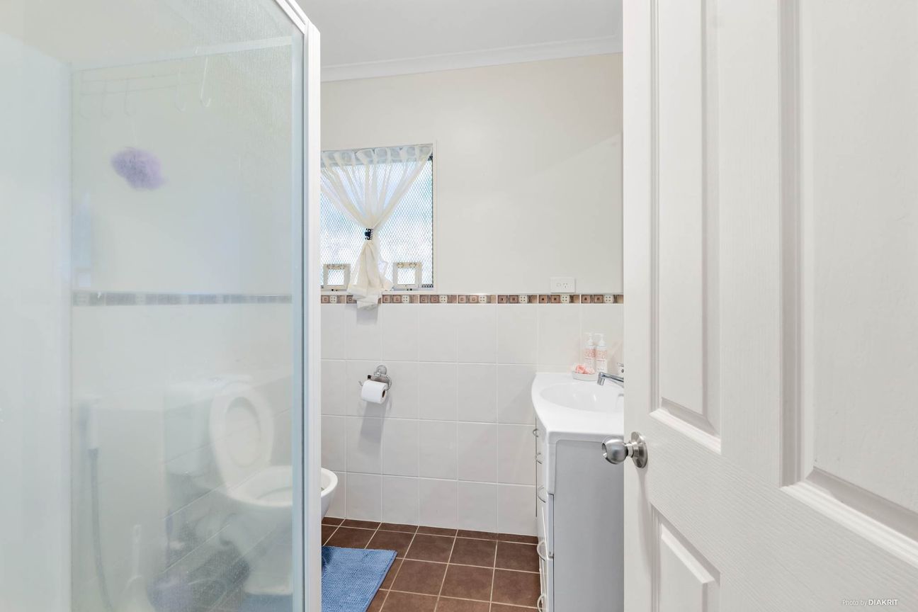 Pleasant home in zone for good schools - Widok 4