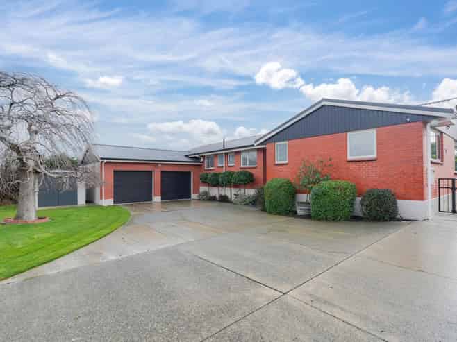 142 Catherine Street, Windsor