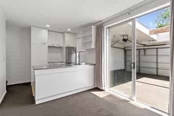 50/3  Wagener Pl, Mount Albert