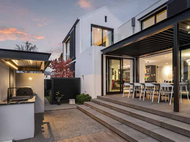 7 Helmores Lane, Merivale