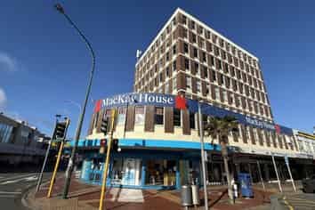 Prime retail unit for sale