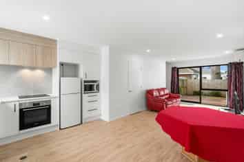 2/304 Waterloo Road, Hornby