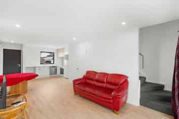 2/304 Waterloo Road, Hornby