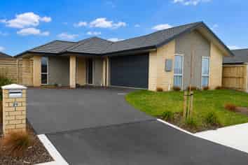 21 Faringdon Boulevard, Rolleston