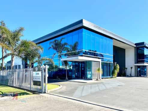 Immaculate Commercial HQ!   467m²