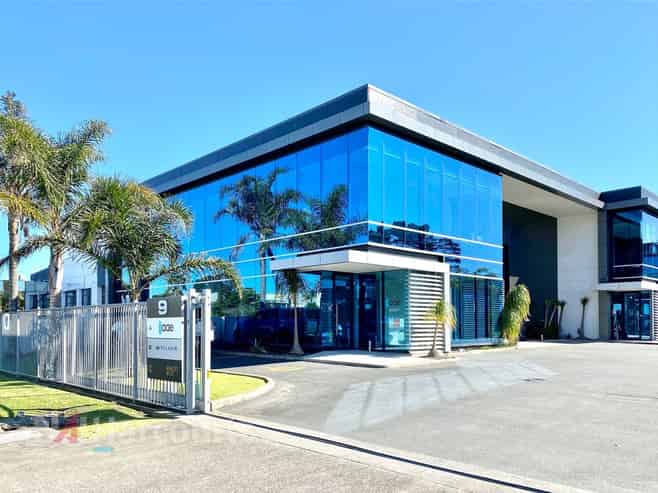 Immaculate Commercial HQ!   467m²