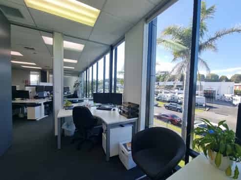 Immaculate Commercial HQ!   467m²
